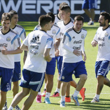 Con Lionel Messi como su lder, el equipo albiceleste intentar hoy obtener su primera victoria en el Mundial.