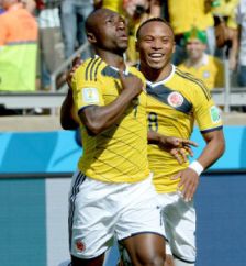 Pablo Armero (i) abri el camino del triunfo para la seleccin colombiana sobre la griega.