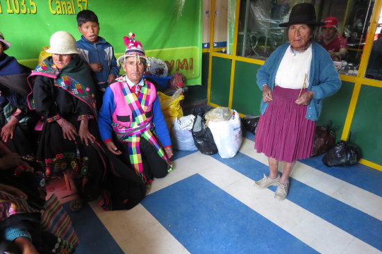 APOYO. La campaa realizada el sbado, en el Mercado Campesino.