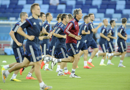 El equipo ruso dirigido por el italiano Flavio Capello durante uno de sus ltimos entrenamientos.