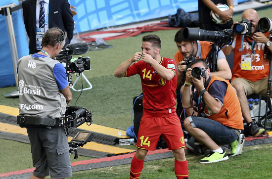 Dries Mertens celebra el gol marcado ante la seleccin argelina.