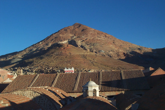 MONUMENTAL. El Cerro Rico de Potos, declarado como Patrimonio en 1986.