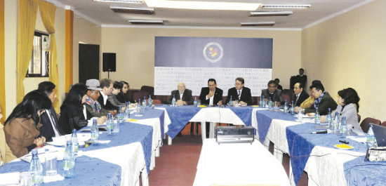 CONFERENCIA. El Fiscal General y el Embajador de la UE tras una reunin.