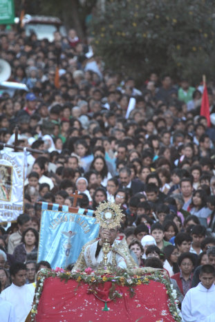 ENCUENTRO. La eucarista congregar al pueblo cristiano.