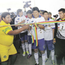 ACTO. Evo inaugura coliseo en El Torno.