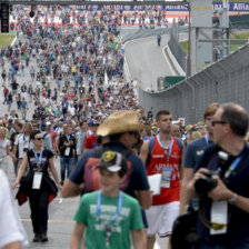 Muchos seguidores recorren el circuito Red Bull Ring en Spielberg.