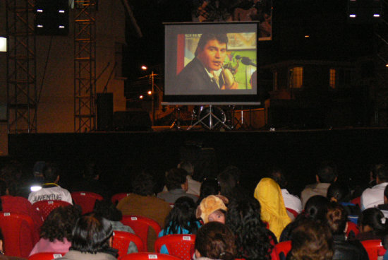 HOMENAJE. Se proyect un video sobre la trayectoria musical de Huscar Aparicio.