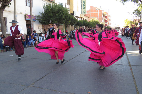 PROVINCIAS. Los estudiantes de San Francisco Xavier en Monteagudo mostraron la danza de la chacarera.