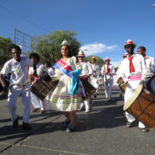 DESFILE. La saya afroboliviana de Psicologa en la Entrada Universitaria.