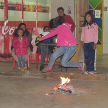 TRADICIN. La gente se dio modos para celebrar la vspera de San Juan, pero hubo personas que aprovecharon la ocasin para ocasionar incendios.