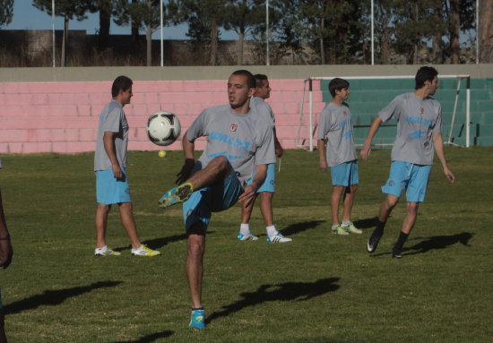 El argentino Ezequiel Mosca (arriba) y el espaol Ignacio Rodrguez (abajo derecha) son los nuevos jugadores.