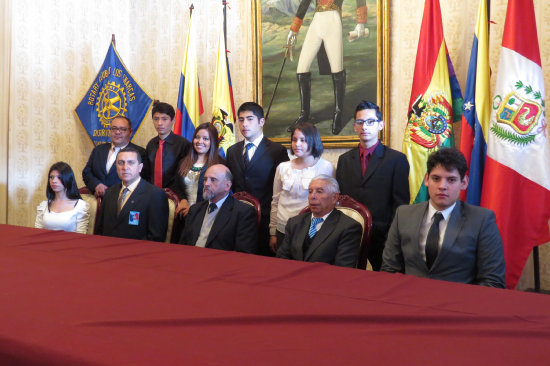 TRABAJO. La conferencia de prensa de ayer.