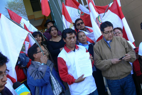 PROTESTA. Los accionantes llegaron al TCP