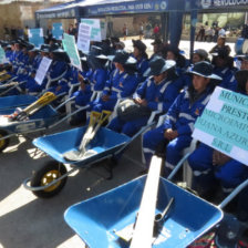 ENTREGA. En el acto se otorg material y equipamiento para los trabajadores.