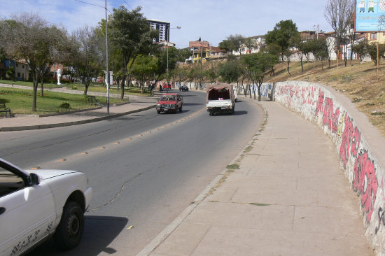 CRECE. Cada vez es mayor el nmero de movilidades que circulan por la avenida Juana Azurduy.