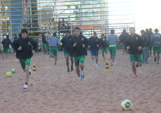 El plantel docto cumpli una tarea exigente ayer, en las arenas de Garcilazo.