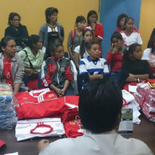 El acto de entrega de material deportivo a la seleccin femenina de ftbol.