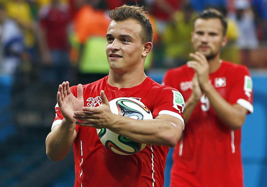 Xherdan Shaqiri anot un triplete para el triunfo y la clasificacin suiza.