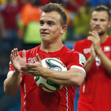 Xherdan Shaqiri anot un triplete para el triunfo y la clasificacin suiza.