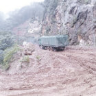 PRECAUCIN. El camino entre Muyupampa e Ipati en el sector de Incahuasi no est transitable para los vehculos pesados por la lluvia.