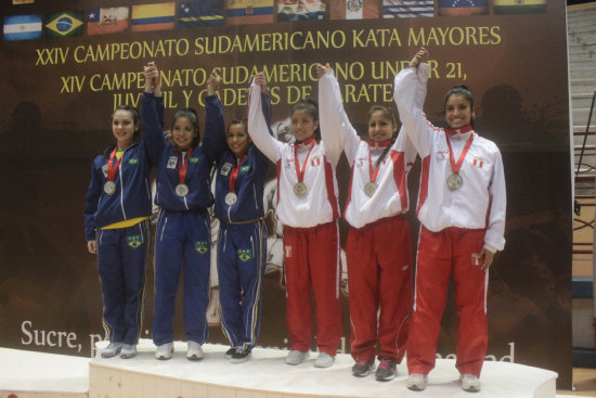 Las selecciones de Brasil (i) y Per fueron las dominadoras de la primera jornada del certamen Sudamericano.