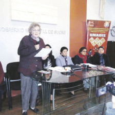 ACTO. La entrega de documentos de ayer.