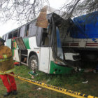 DESGRACIA. En la imagen, el accidente del bus Camiri contra un trailer.