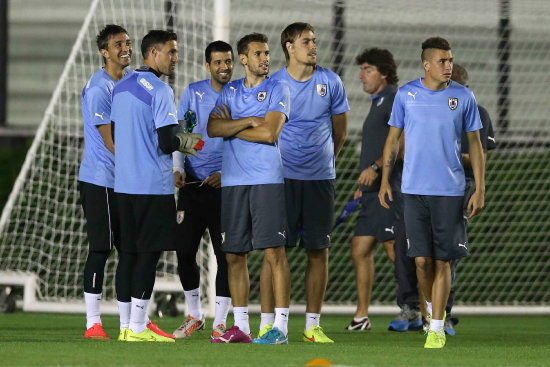 Jugadores de Uruguay participan en un entrenamiento en el estadio Sao Janurio de Ro de Janeiro.