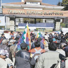 PROTESTA. En la sede del TSE, en La Paz.