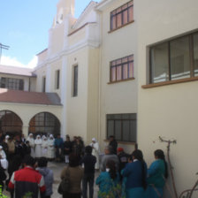 ARZOBISPO. Monseor Jess Juarez bendijo la nueva construccin destinada para mujeres.