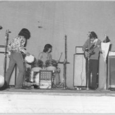 LOS X-5. Gualberto Caballero, Roberto Sahonero, Ral Aramayo, Edgar Caballero y Carlos Ortz en un concierto en 1975.