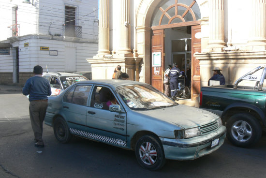 ATENCIN. Algunos pacientes acuden al hospital y no pueden ingresar adecuadamente.