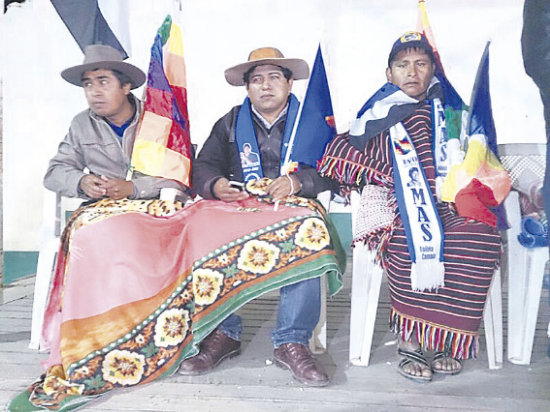 DEFINICIONES. Un ampliado del MAS en Monteagudo eligi de entre tres postulantes: Fausto Escalante, Basilio Velsquez y Gregorio Vela.