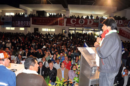 MANDATARIO. El presidente Evo Morales inaugura el Encuentro Sindical Internacional Antiimperialista en Cochabamba.