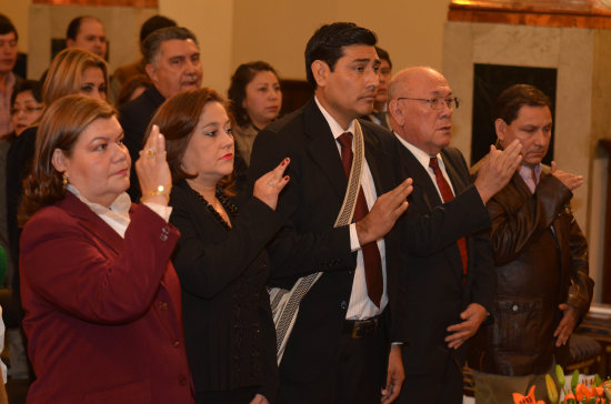 ACTO. La posesin a los vocales del Tribunal Electoral Departamental de Santa Cruz.