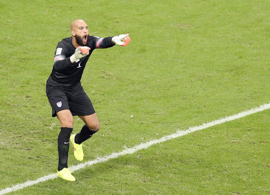 El portero norteamericano Tim Howard fue la figura del partido.