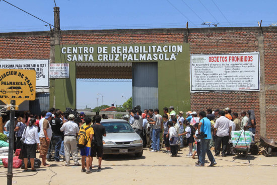 RECLAMO. En Palmasola, como en muchas crceles del pas, sigue el hacinamiento.