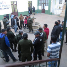 MOVILIZADOS. Los policas en Sucre se encuentran replegados en el Comando policial.