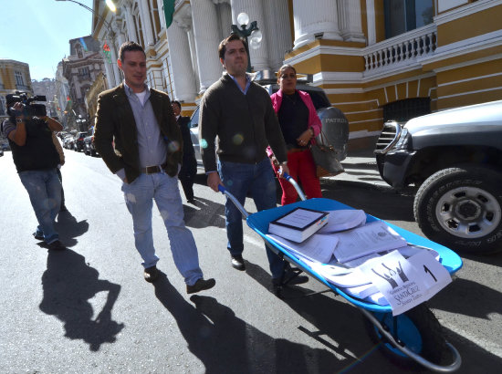 DENUNCIA. Disidentes con la carretilla.