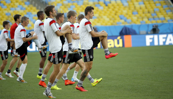 Las selecciones de Alemania (arriba) y Francia se enfrentarn hoy, por el pase a las semifinales.