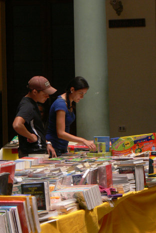 EXPOSICIN. Una versin anterior de la Feria del Libro en Sucre.