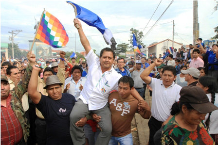 CONFLICTO. Romero durante una manifestacin de respaldo en La Guardia.