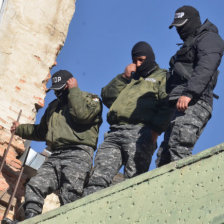 PROTESTA. Los policas de baja draduacin suspendieron sus medidas de presin y las huelgas de hambre hasta el lunes.