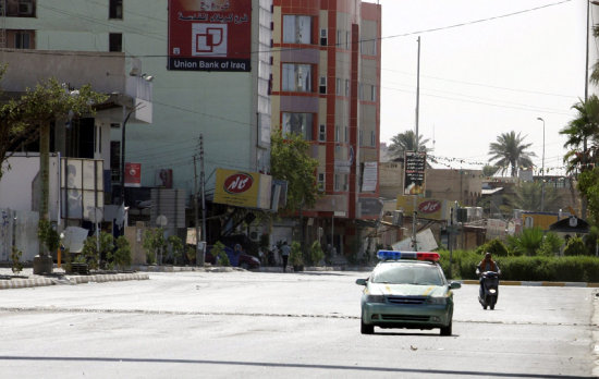 COMBATES. Vista de una de las calles de la ciudad de Karbala, bajo toque de queda.