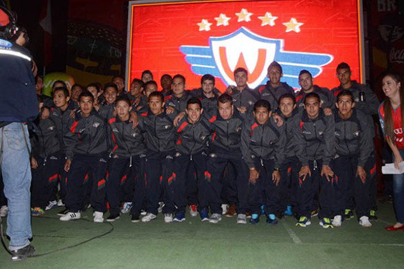 Los rojos de Cochabamba fueron presentados la noche del sábado.