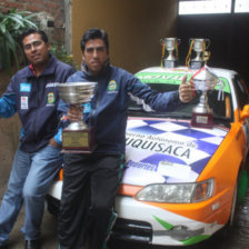 Gustavo (i) y Rolando Rojas sufrieron golpes y algunos cortes.