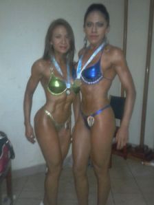 Las medallistas de oro para Sucre, Menchaca (i) y Arancibia.