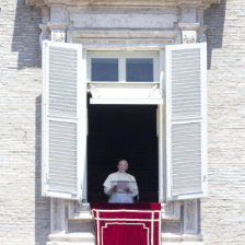 CONCILIADOR. El papa Francisco durante una reciente audiencia en la Plaza San Pedro.