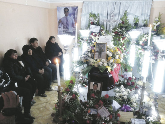 CONDOLENCIA. El presidente Evo Morales visit a la familia de su ex guardia de seguridad.