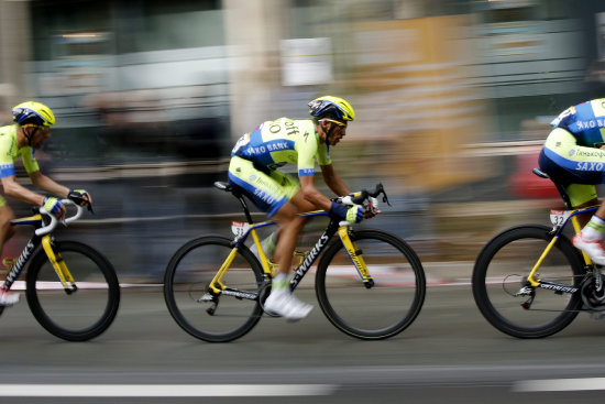 El espaol Alberto Contador en accin durante la tercera etapa